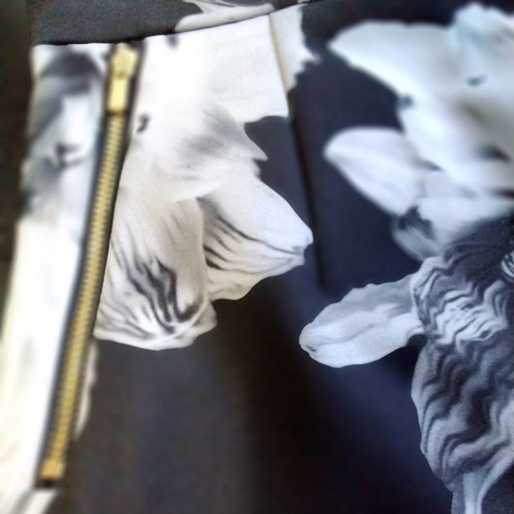 H&M Floral Pencil Skirt Size 2 - Picture 3 of 4